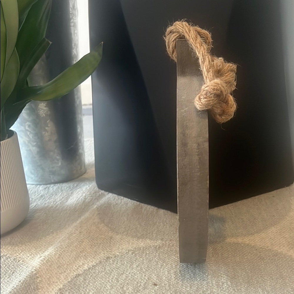 Wooden Monogram Wall Hanging with Rope Letter R - Picture 4 of 4